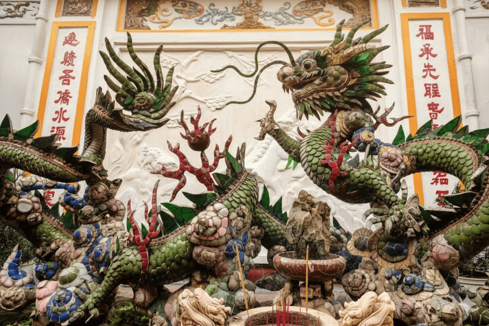 A stunning mosaic dragon sculpture at the Fujian Assembly Hall, symbolizes strength, prosperity, and spiritual protection